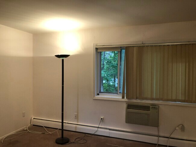 Building Photo - 1 Lake Ave