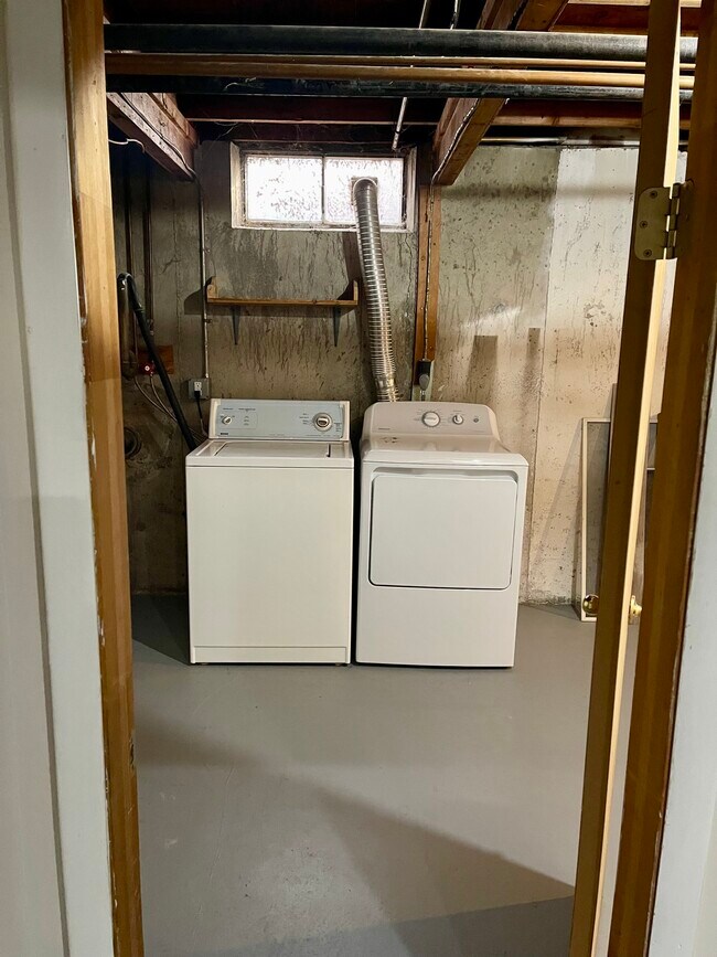 Building Photo - 173 Spruce St