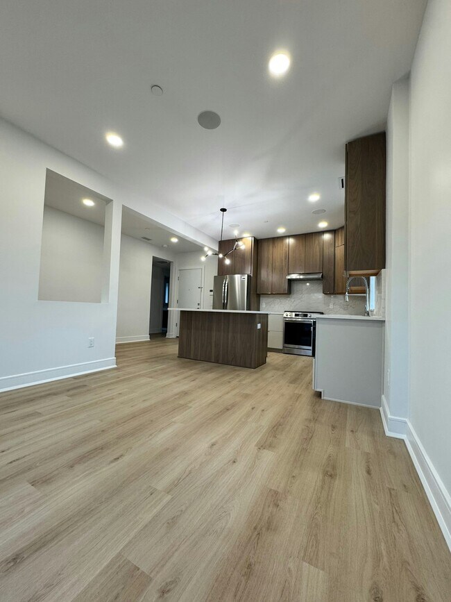 Building Photo - 85 W High St