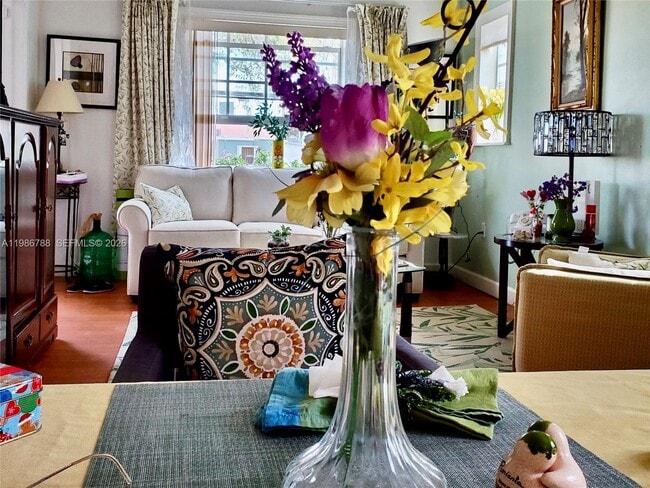 Building Photo - 521 NW 48th St