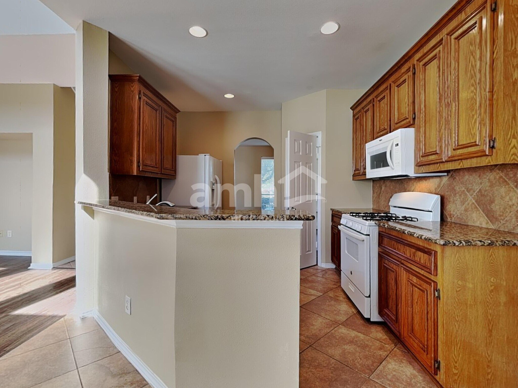 Building Photo - 2718 Lakecrest Way Dr