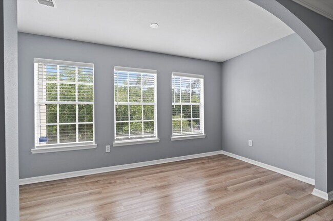 Building Photo - 3591 Kernan Blvd S