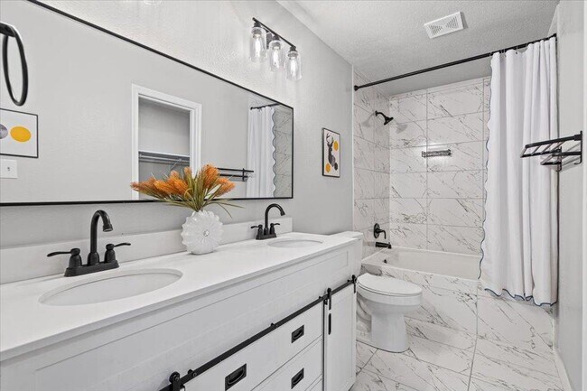 Building Photo - 2411 Glen Field Dr