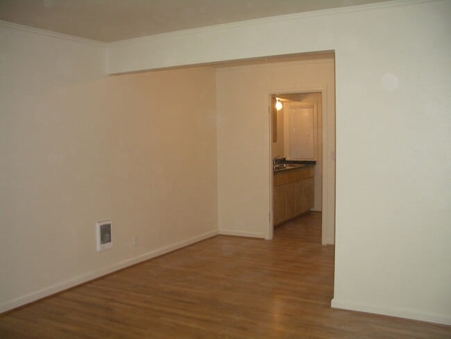 Building Photo - 6617 N Greeley Ave