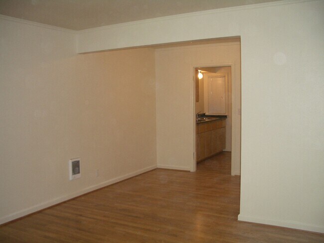 Building Photo - Arbor Lodge 4-Plex Hardwood-Storage-Park-Pet