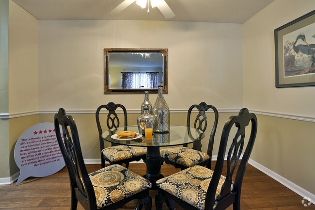 2Bd, 1Ba: 900 Sq Ft - Brackenbrook