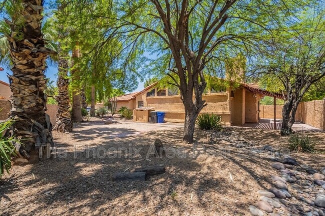 Building Photo - 735 N Tangerine Dr