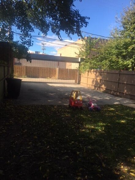 Backyard w/ Gated Parking - 7018 S Cornell Ave
