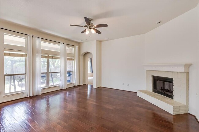 Building Photo - 15524 Belfin Dr