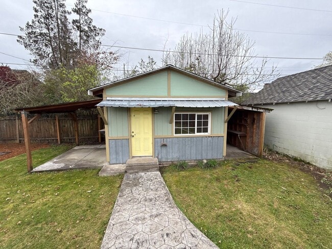 Building Photo - 1070 SW 16th Ave