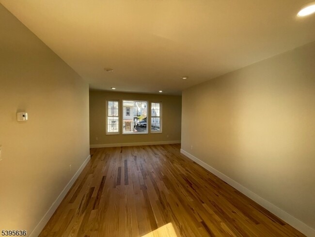 Building Photo - 119-121 Lewis St