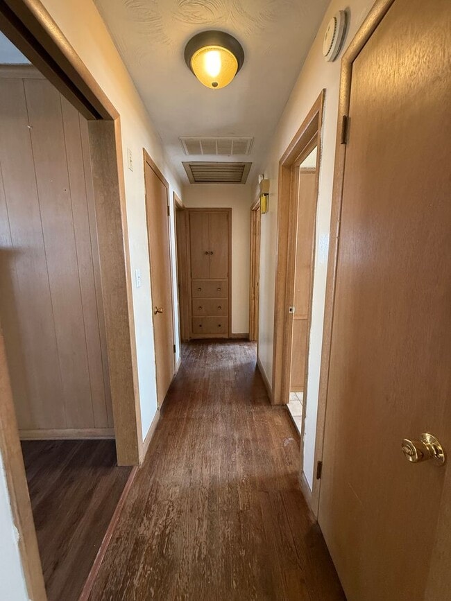 Building Photo - Available now 2 bedroom 2 bathroom 1 car garage fenced in backyard