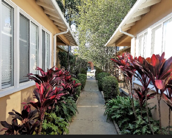 Building Photo - 2226 S Carmelina Ave