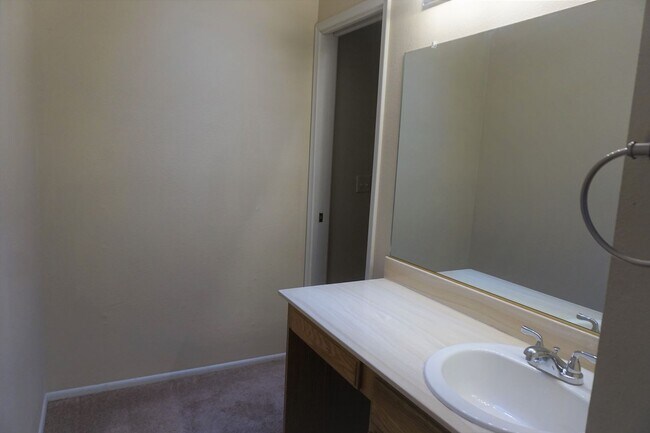 Building Photo - Corner Unit with large patio