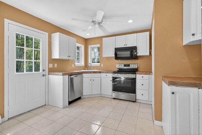 Building Photo - 531 NY-211