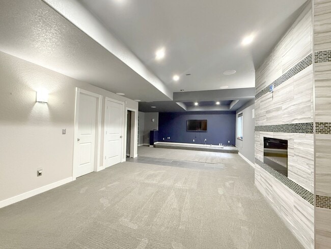 Building Photo - Rare Mountain View Gem for Rent in Erie!