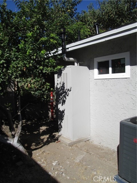 Building Photo - 852 N Davidson Ave