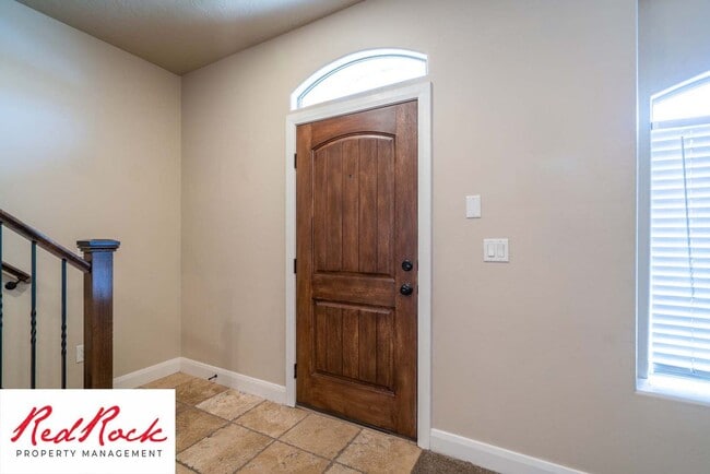 Building Photo - Beautiful Southgate Townhome!