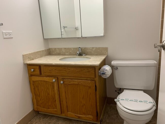 Building Photo - 100 W Chestnut St