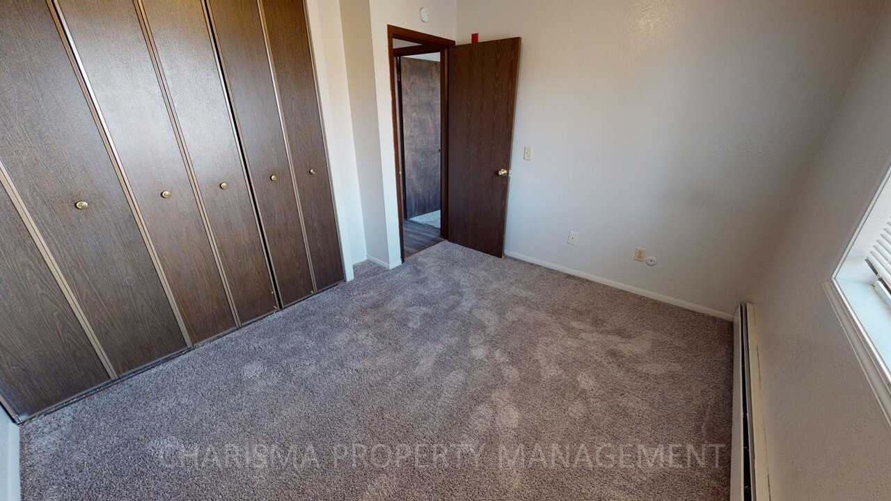 Building Photo - 412 S Thompson Ave