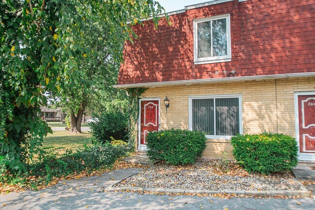 Building Photo - 702-708 E. 72nd