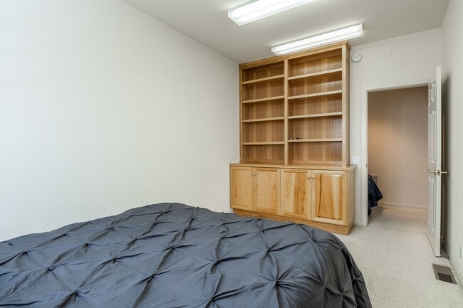 Building Photo - Mountain View Haven