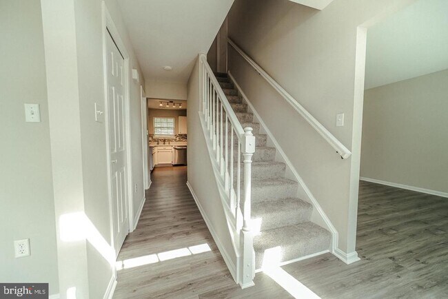 Building Photo - 5702 Cambridge Dr