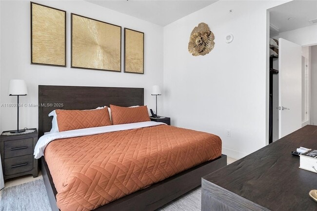 Building Photo - 601 NE 1st Ave