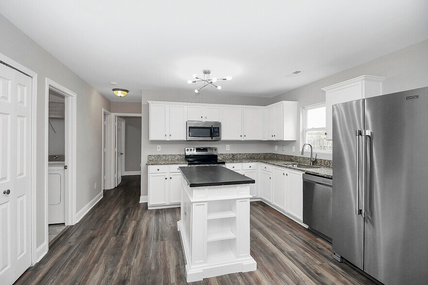 Building Photo - 1711 Rustic Arch Way