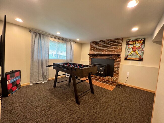 Building Photo - Private Pool, Firepit, BBQ - A FUN place to RELAX. Fully furnished and fully stocked.