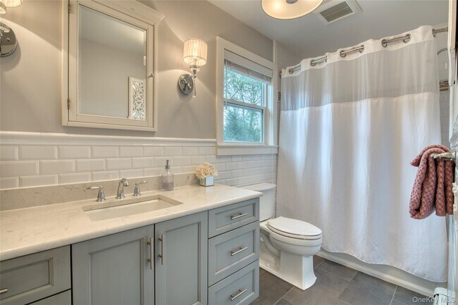 Building Photo - 9 Deborah Dr