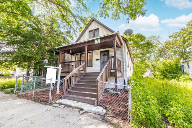 Building Photo - 235 W 110th St