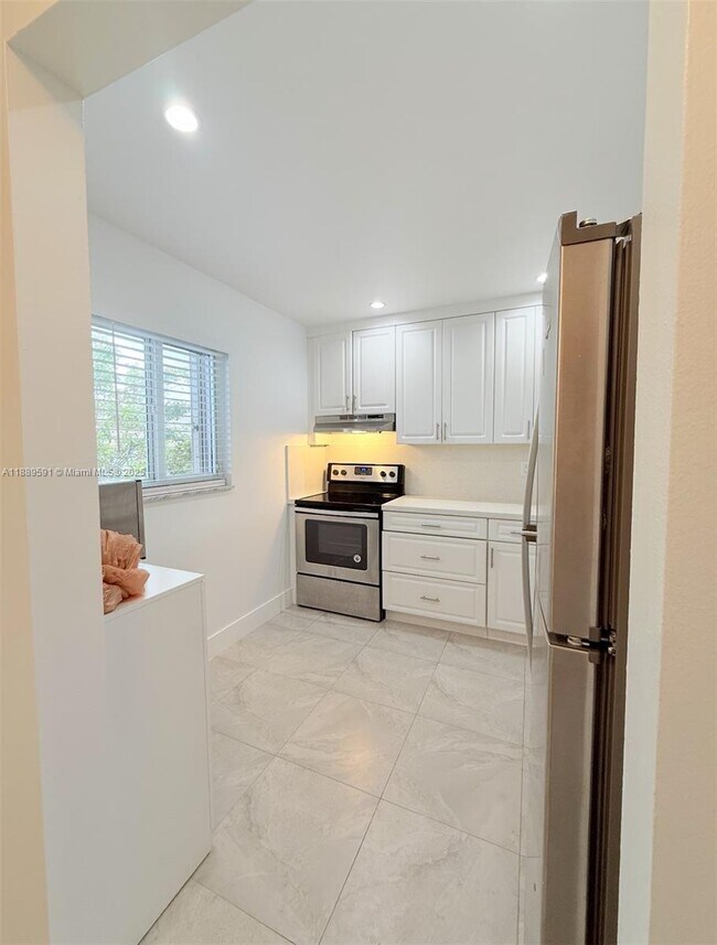 Building Photo - 7825 Camino Real