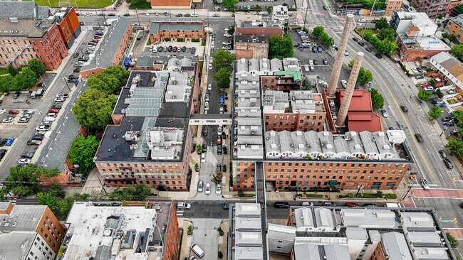 Building Photo - 187 Wayne St