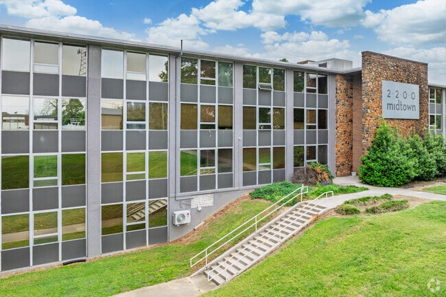 Primary Photo - 2200 Midtown