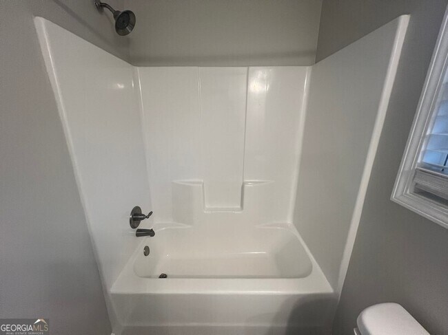 Building Photo - 1571 Bostwick Rd