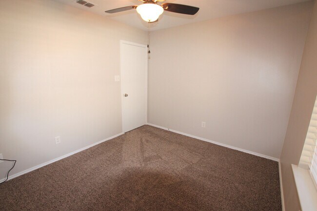 Building Photo - Coming Soon! Updated 3 Bedroom, 2 Bathroom home in Whitehouse ISD!