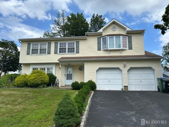 Primary Photo - 26 Netherwood Cir