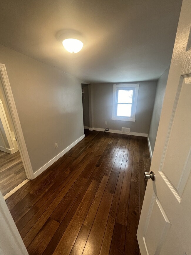 Building Photo - COMING SOON! 2 Bedroom Duplex in Downtown ...