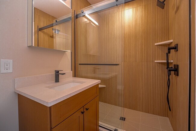 Building Photo - 59 Gove St