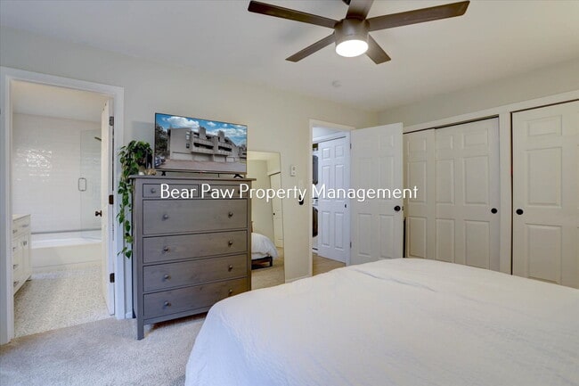 Building Photo - Charming 2-Bedroom Condo in Genesee!