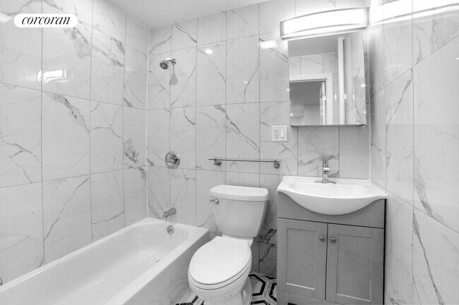 Building Photo - 350 E 89th St