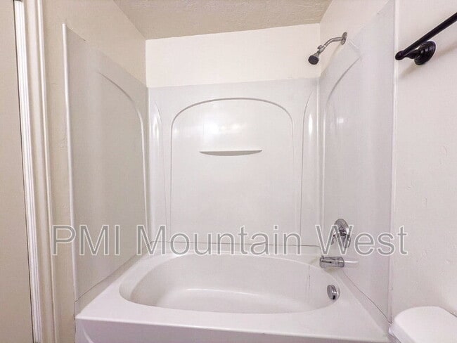 Building Photo - 2007 Nevada Cir