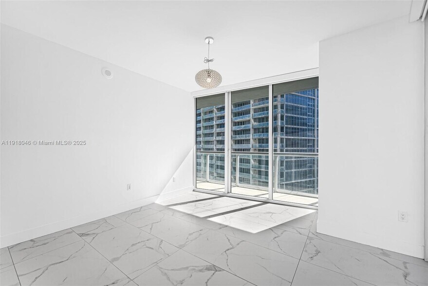 Building Photo - 475 Brickell Ave