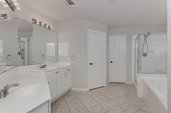 Building Photo - 99 E Foxbriar Forest Cir