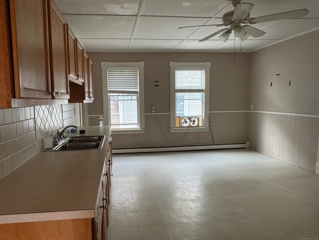 Building Photo - 704 Highland Ave