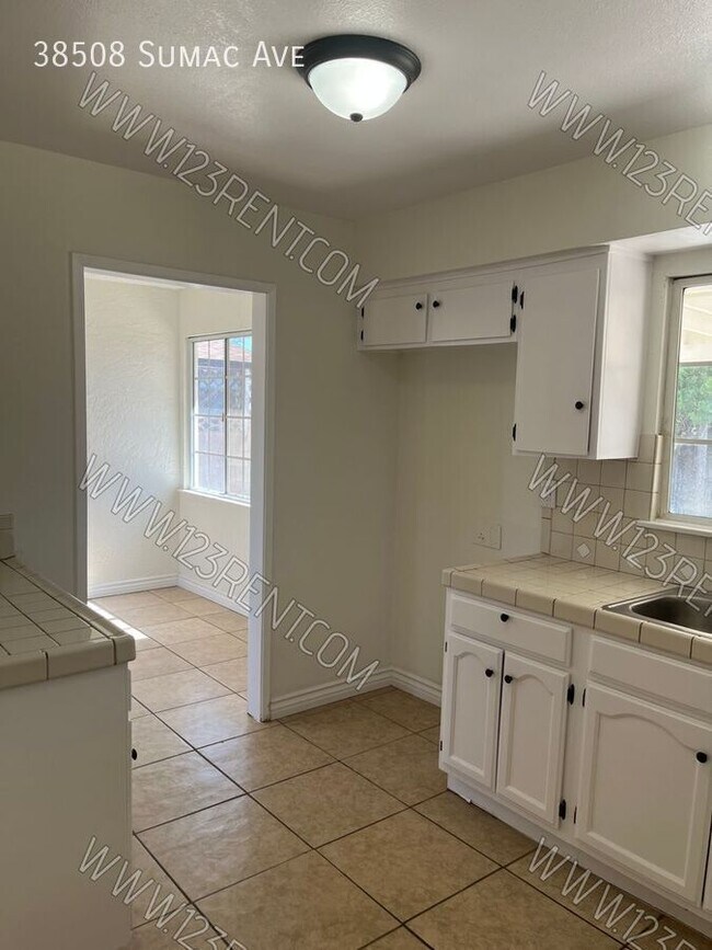 Building Photo - 38508 Sumac Ave