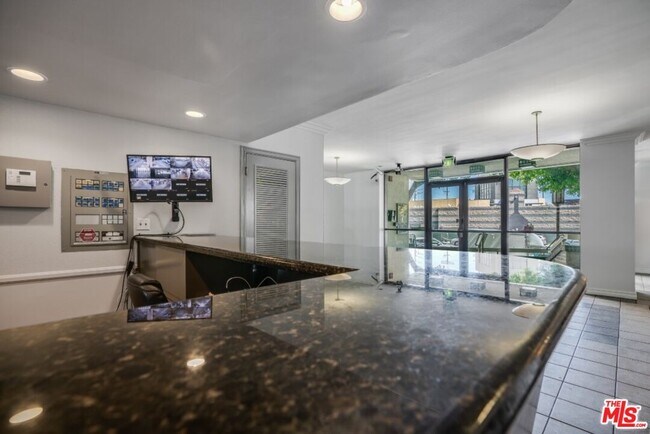 Building Photo - 321 S San Vicente Blvd