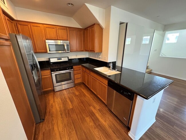 Building Photo - Riverpark Townhome