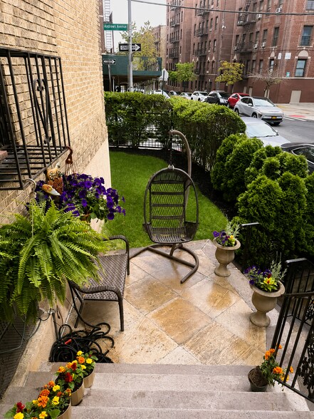 Building Photo - 121 W 179th St